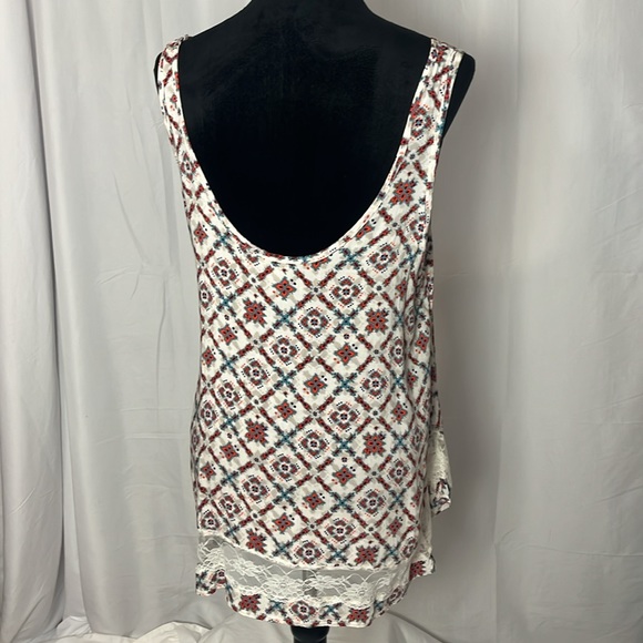 MUDD (L) rayon tank with lace trim, hanky hem, low scoop back - Picture 3 of 5